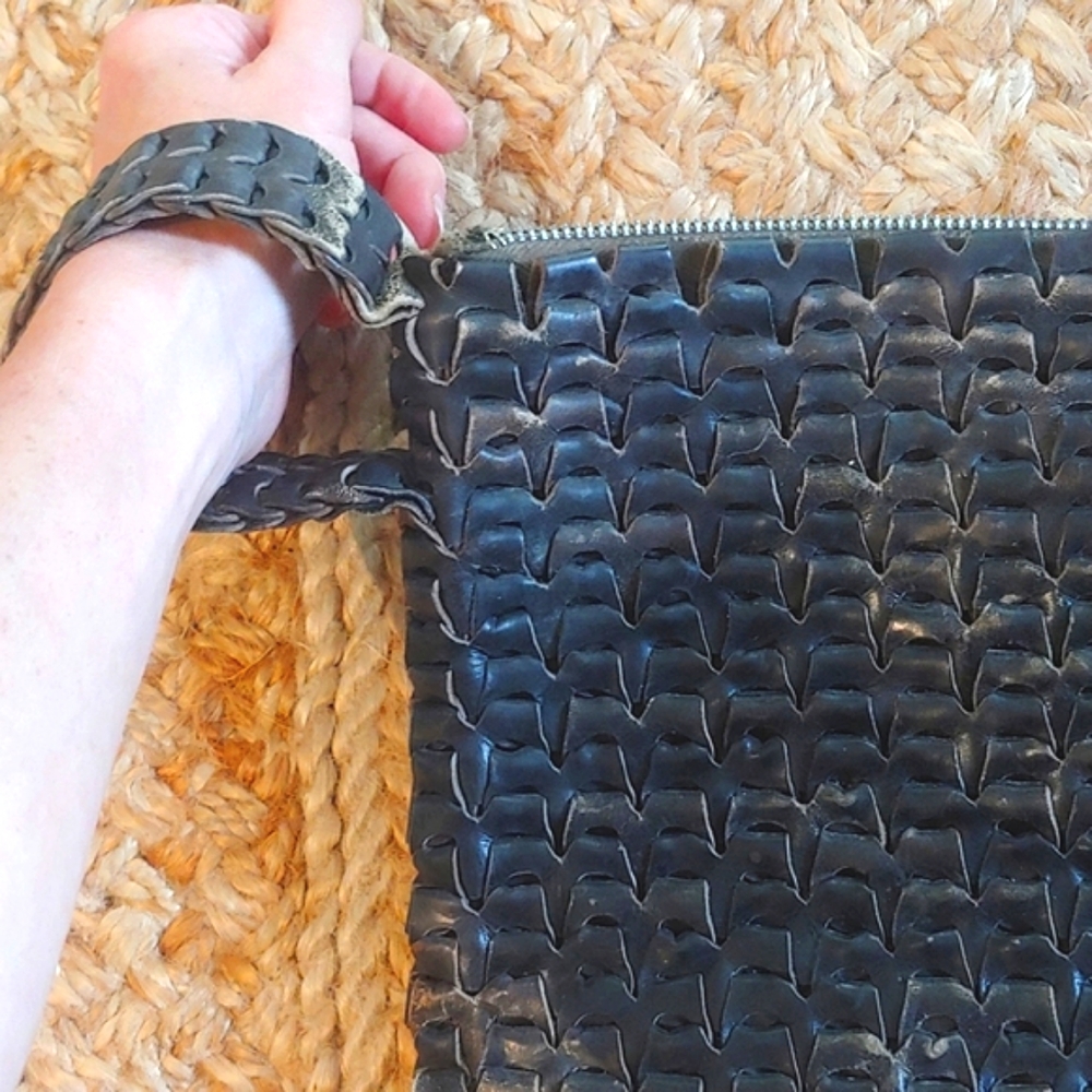 VINTAGE | 100% Genuine Leather Mailer Clutch Wristlet Purse
